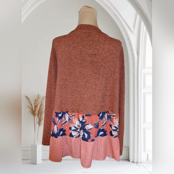 NWT DG2 Cardigan with Chiffon Floral Hem - Picture 3 of 6